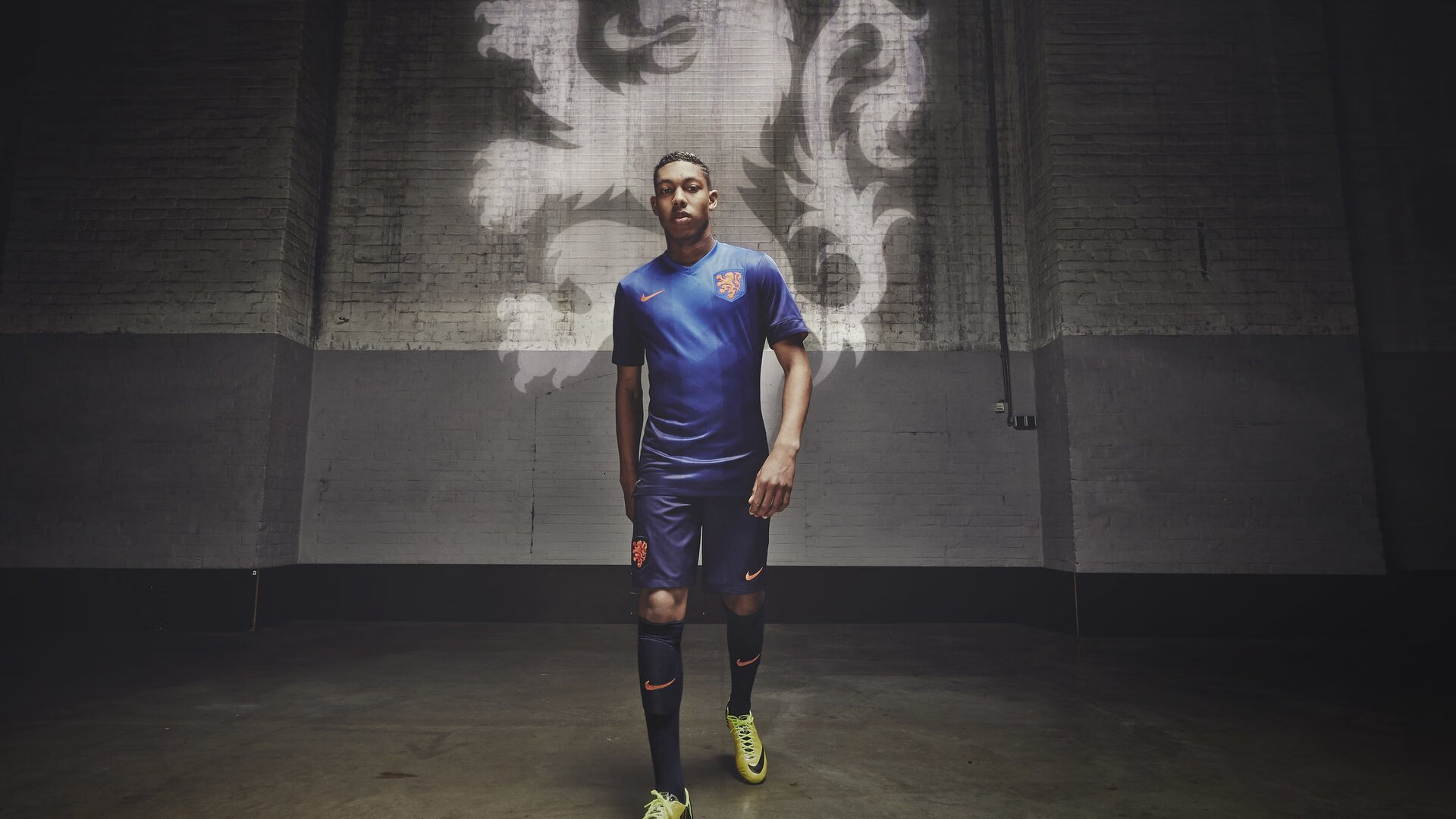 开云下载-利物浦击溃埃及，卡马文加在欧冠淘汰赛接管比赛，当法老的权杖被现代铁骑折断